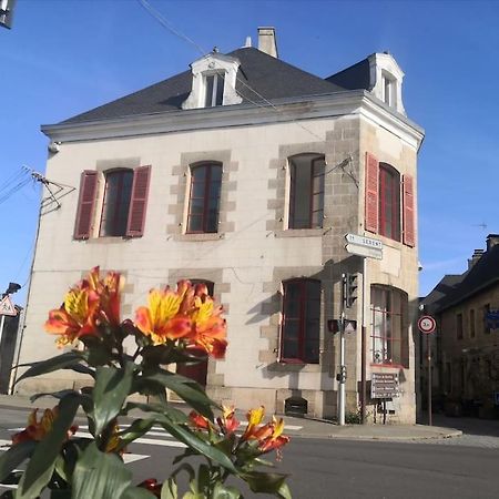 Grande Maison De Ville Entre Terre Et Mer Malestroit Esterno foto