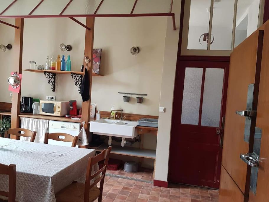 Grande Maison De Ville Entre Terre Et Mer Malestroit Esterno foto