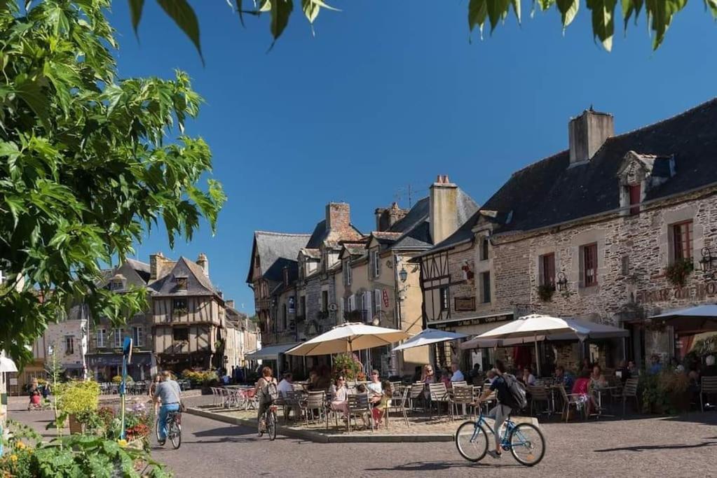 Grande Maison De Ville Entre Terre Et Mer Malestroit Esterno foto